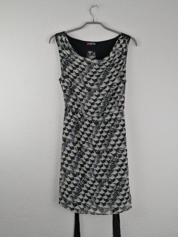 kurzes, schwarz-weiß gemustertes Kleid - Größe 40
