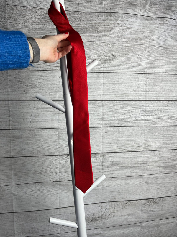 Rote schlichte Krawatte